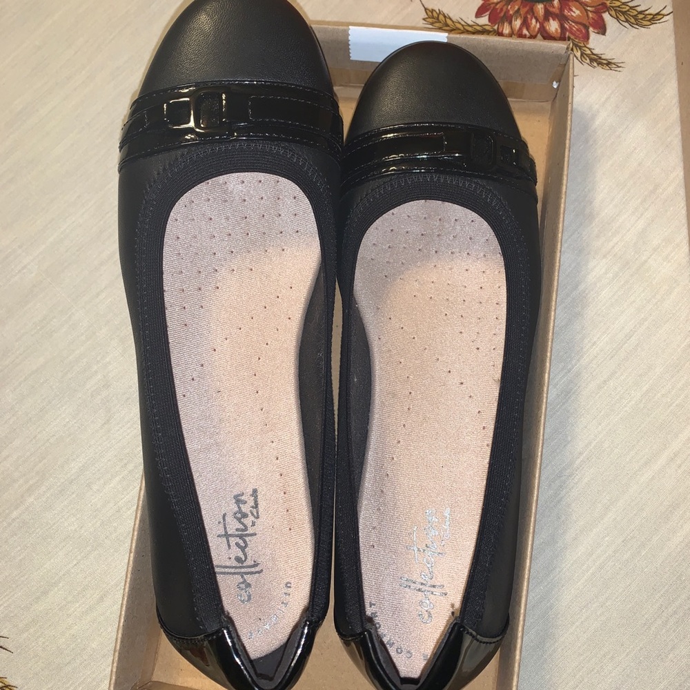 Women’s black flats